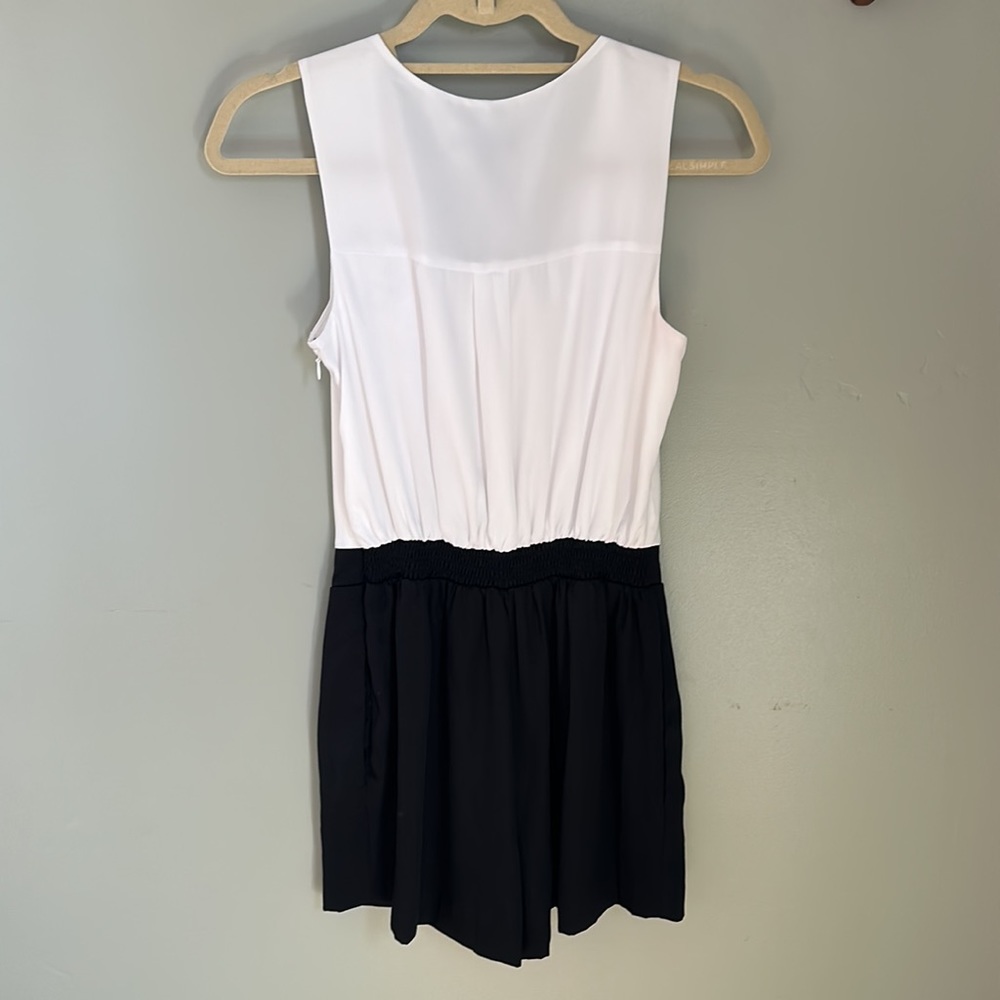 Express Ruffle Zip Front Romper 0 - Picture 5 of 8